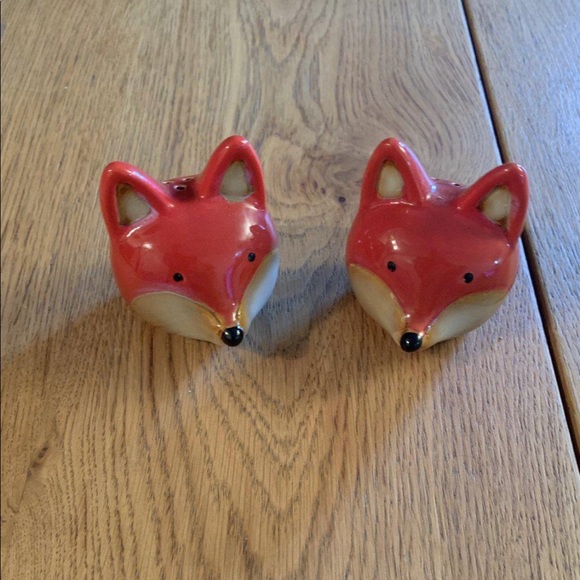 Cute porcelain salt and pepper - Picture 1 of 3